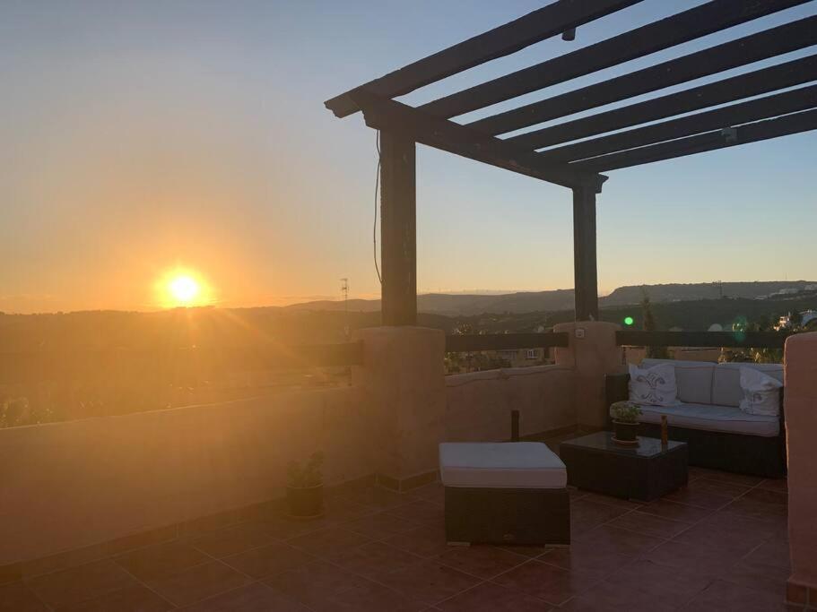 Schoenes Penthouse Mit Meerblick Pura Vida Bahia de Casares Bagian luar foto